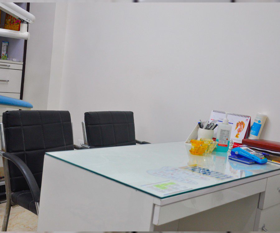 Aryas Dental & Implant Clinic Office Room Images